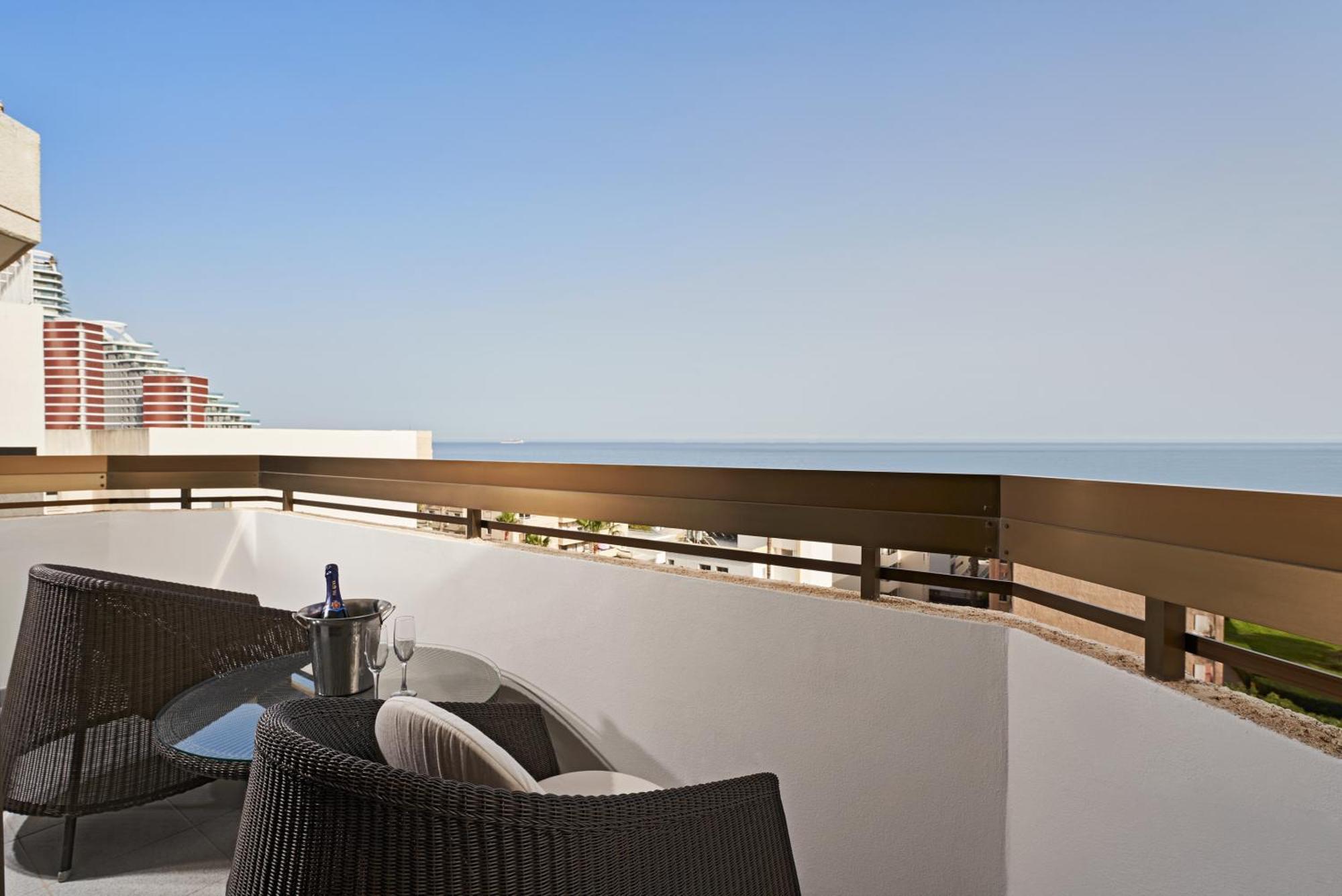 Atlantica Oasis Hotel Limassol Exteriör bild