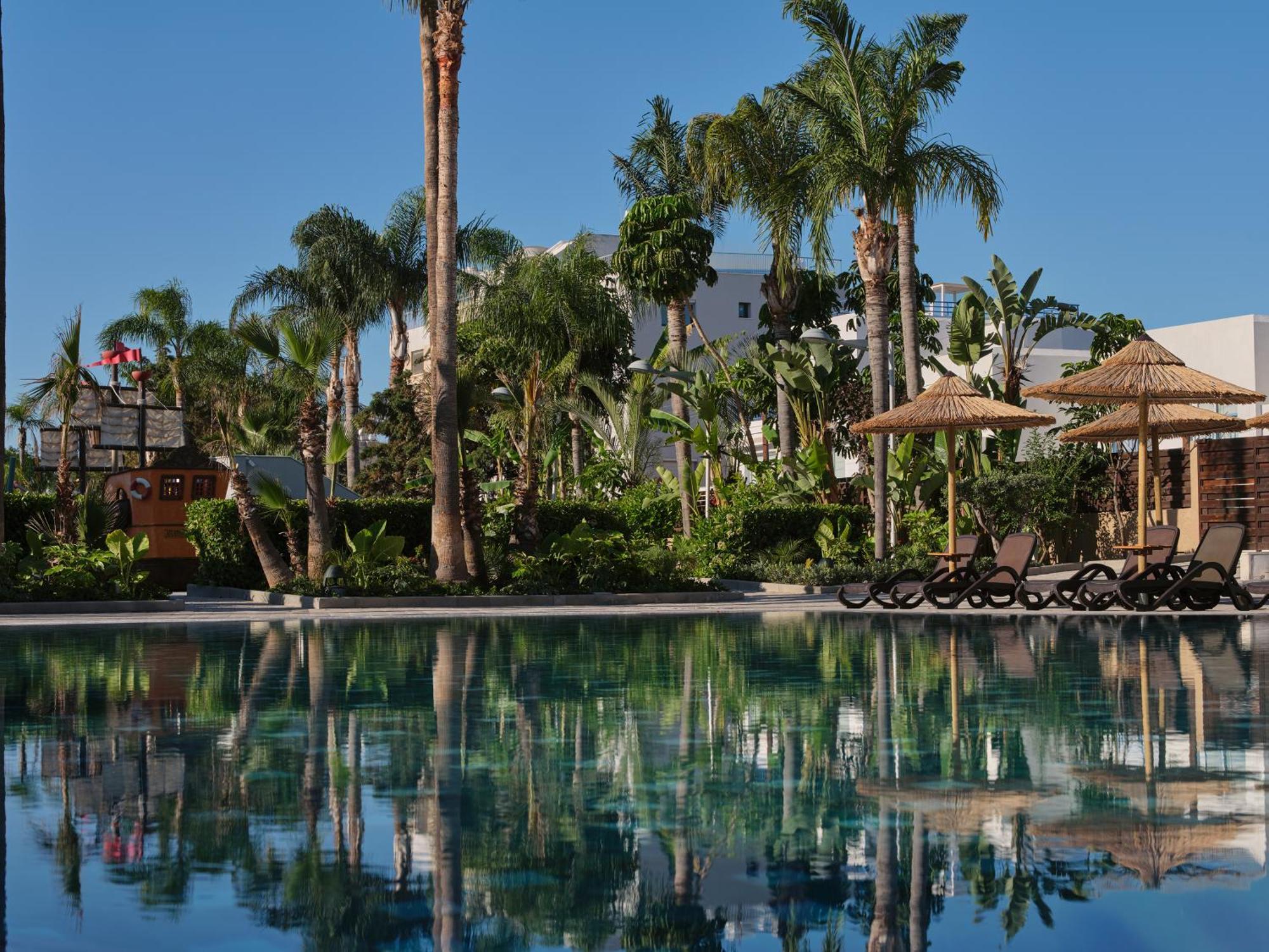 Atlantica Oasis Hotel Limassol Exteriör bild